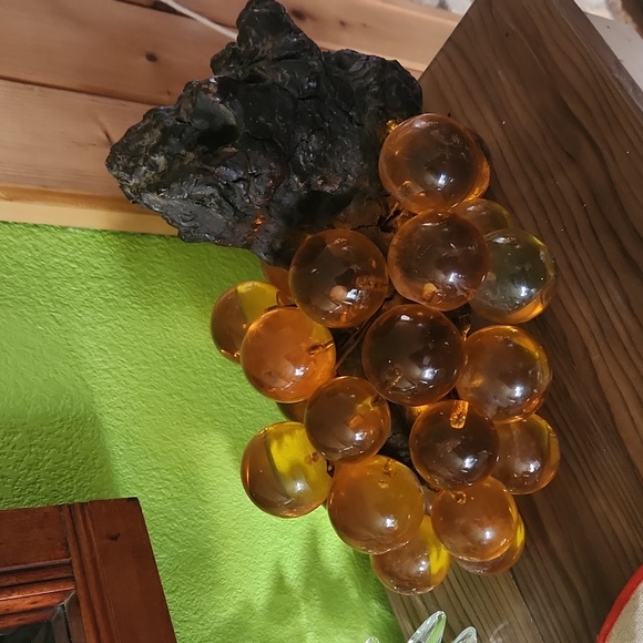 Vintage acrylic grape large - Picture 3 of 4